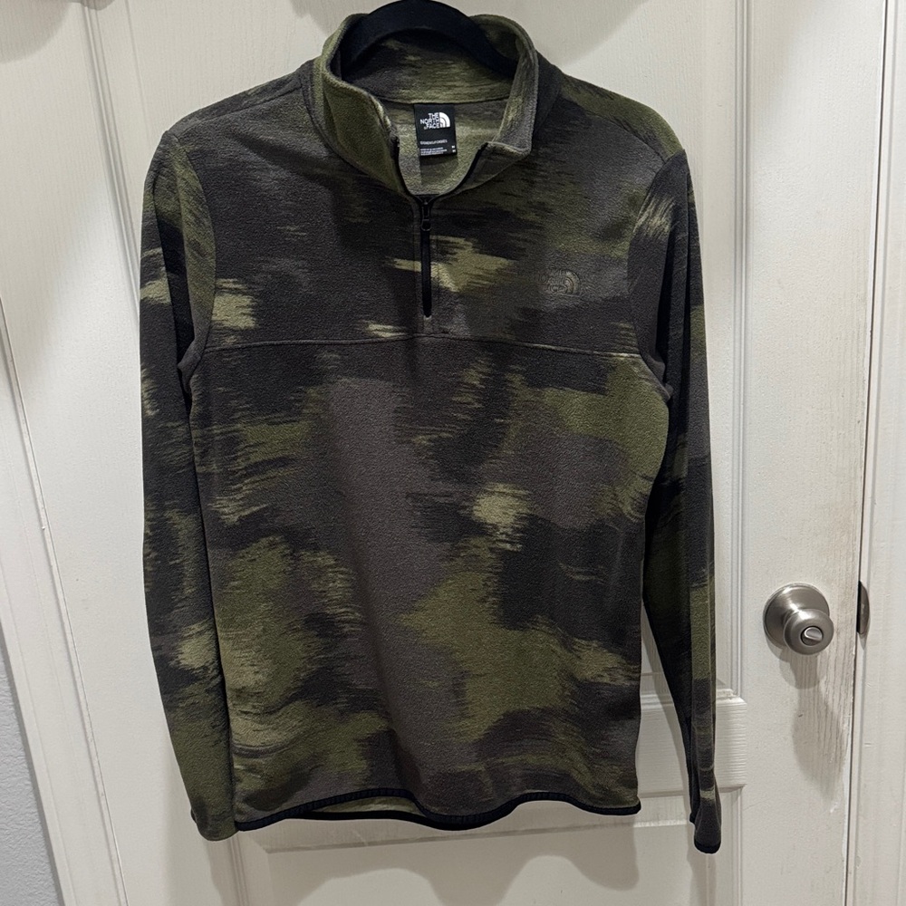 The North Face Women’s Camo 1/4 Zip Fleece Pullover Medium Green Black